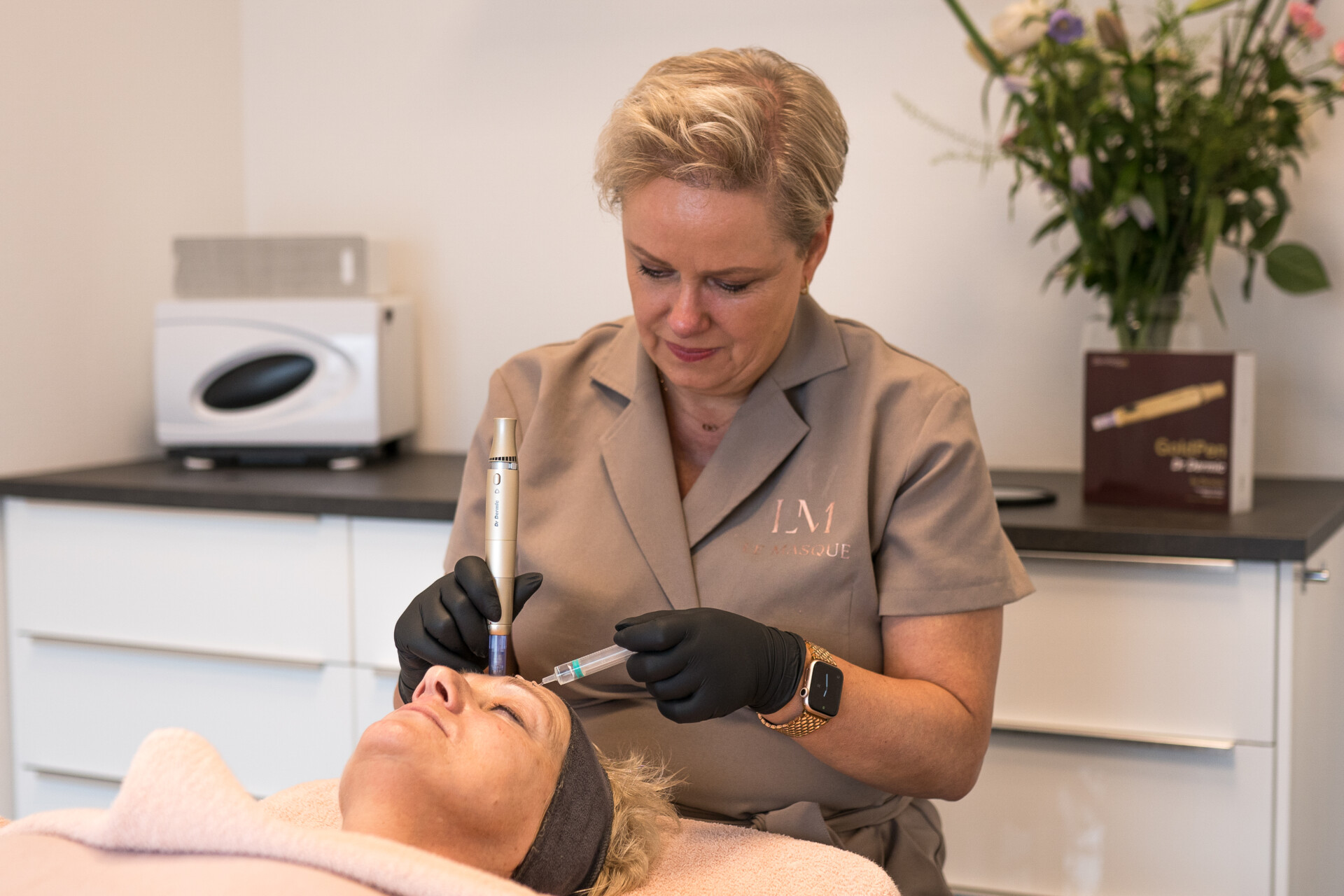 Microneedling-behandeling-bij-LE-MASQUE-huidinstituut-in-Cuijk